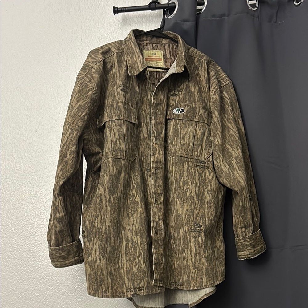 Mossy oak camo shirt/pants combo